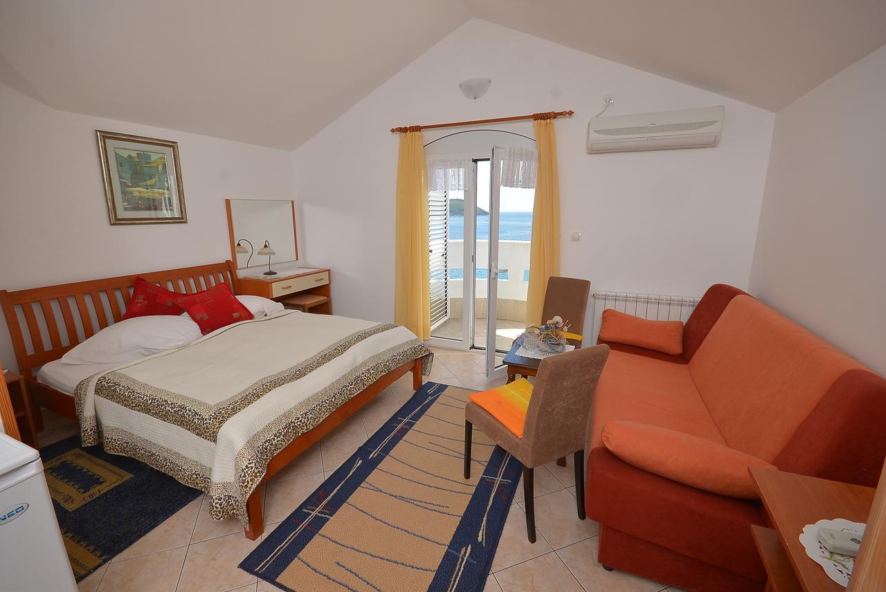 Hotel Vila Margot แฮร์เซ็ก-โนวี ภายนอก รูปภาพ